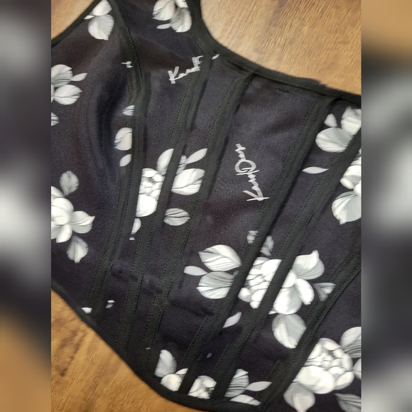 FREE W BUNDLE Shein X Karol Dias cropped tank top - Picture 2 of 11